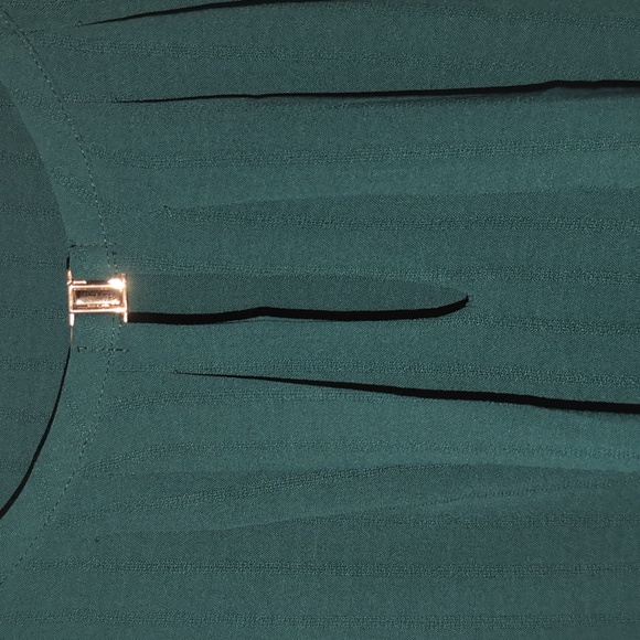 Green Blouse/Top - Picture 2 of 5